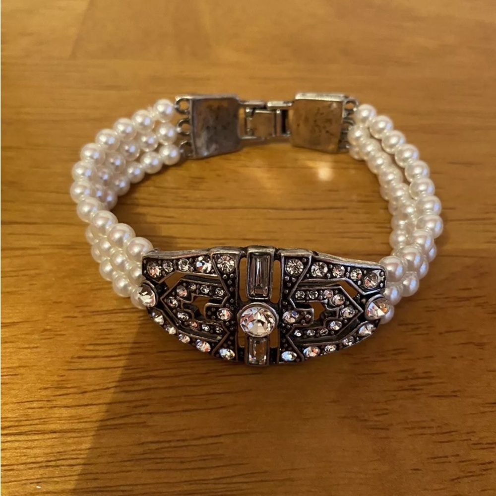 Vintage looking faux pearl & faux rhinestone bracelet simply a stunning piece!!!
